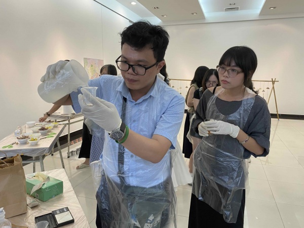 Hoa tay, exposition et workshop