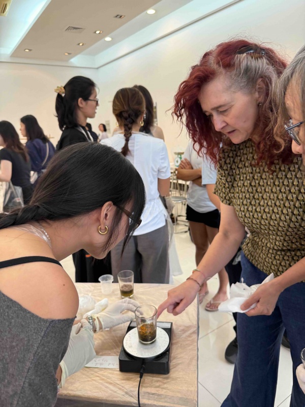 Hoa tay, exposition et workshop