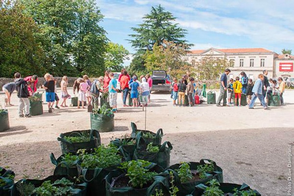 Jardiniers terrestres, jardiniers célestes, Melle biennal