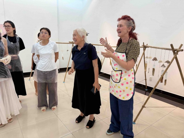 Hoa tay, exposition et workshop