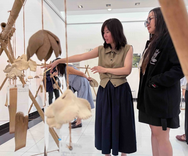 Hoa tay, exposition et workshop