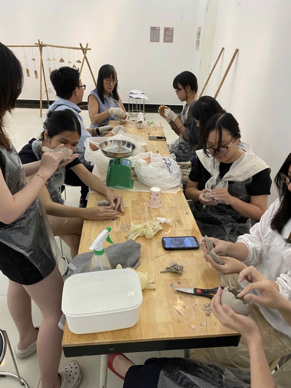 Hoa tay, exposition et workshop