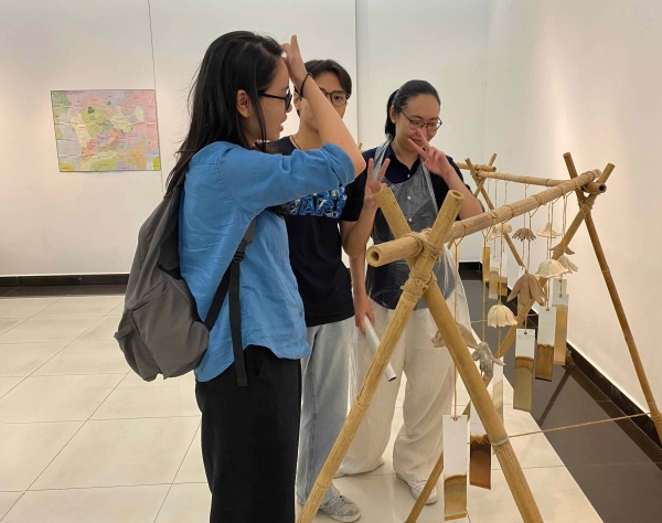 Hoa tay, exposition et workshop
